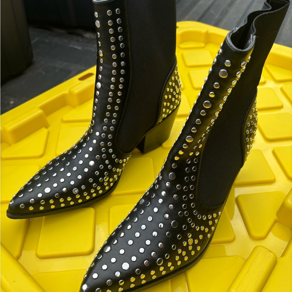 ShuShop Black Studded Pointed Chelsea Ankle Boots